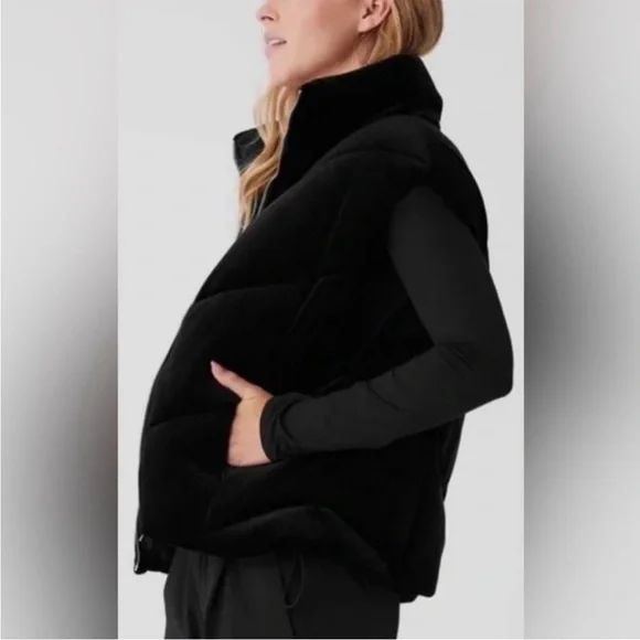 ALO Yoga Black Corduroy Puffer Vest - Picture 5 of 6